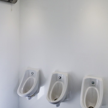 Plees Eco250 Lounge toiletwagen urinoirs