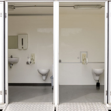 Rolstoeltoegankelijke toiletten en doucheruimte