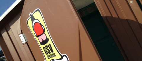 Festival toilet met open deur